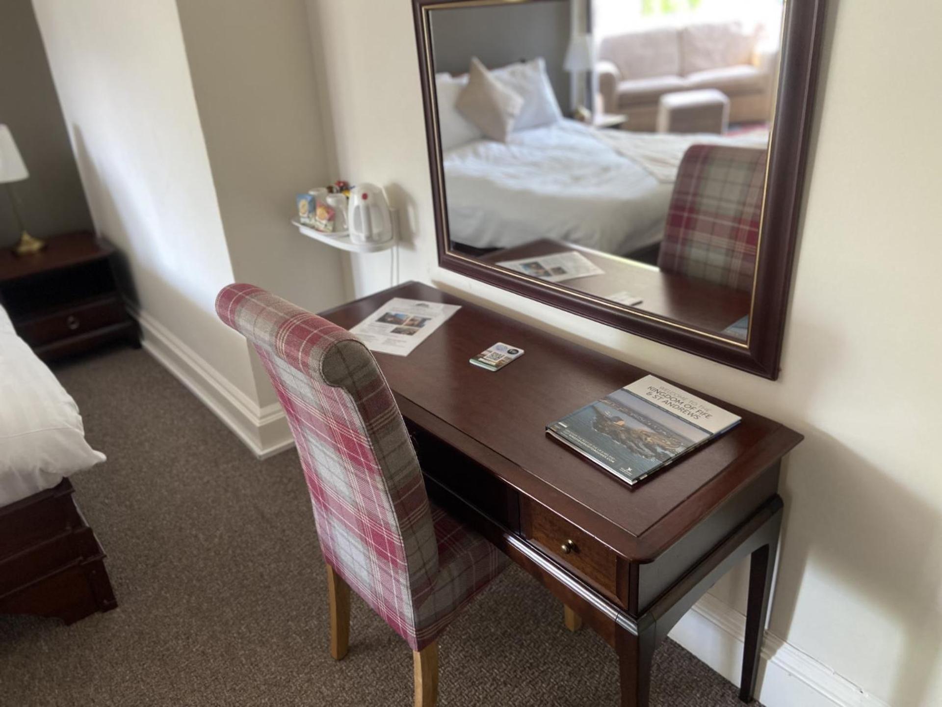 Отель The Strathearn 3*