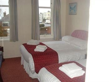 Отель The Strathearn 3*